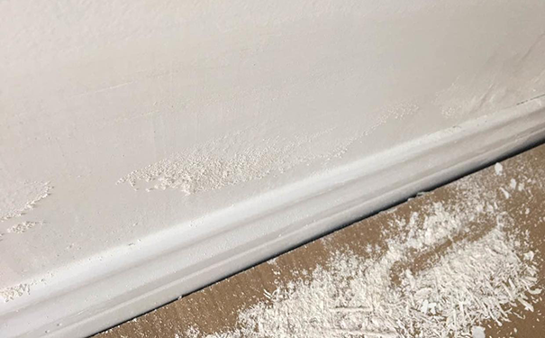 內(nèi)墻面反堿最好的處理辦法是什么？