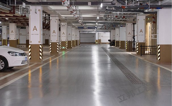 自流平環(huán)氧地坪漆多少錢一平米?